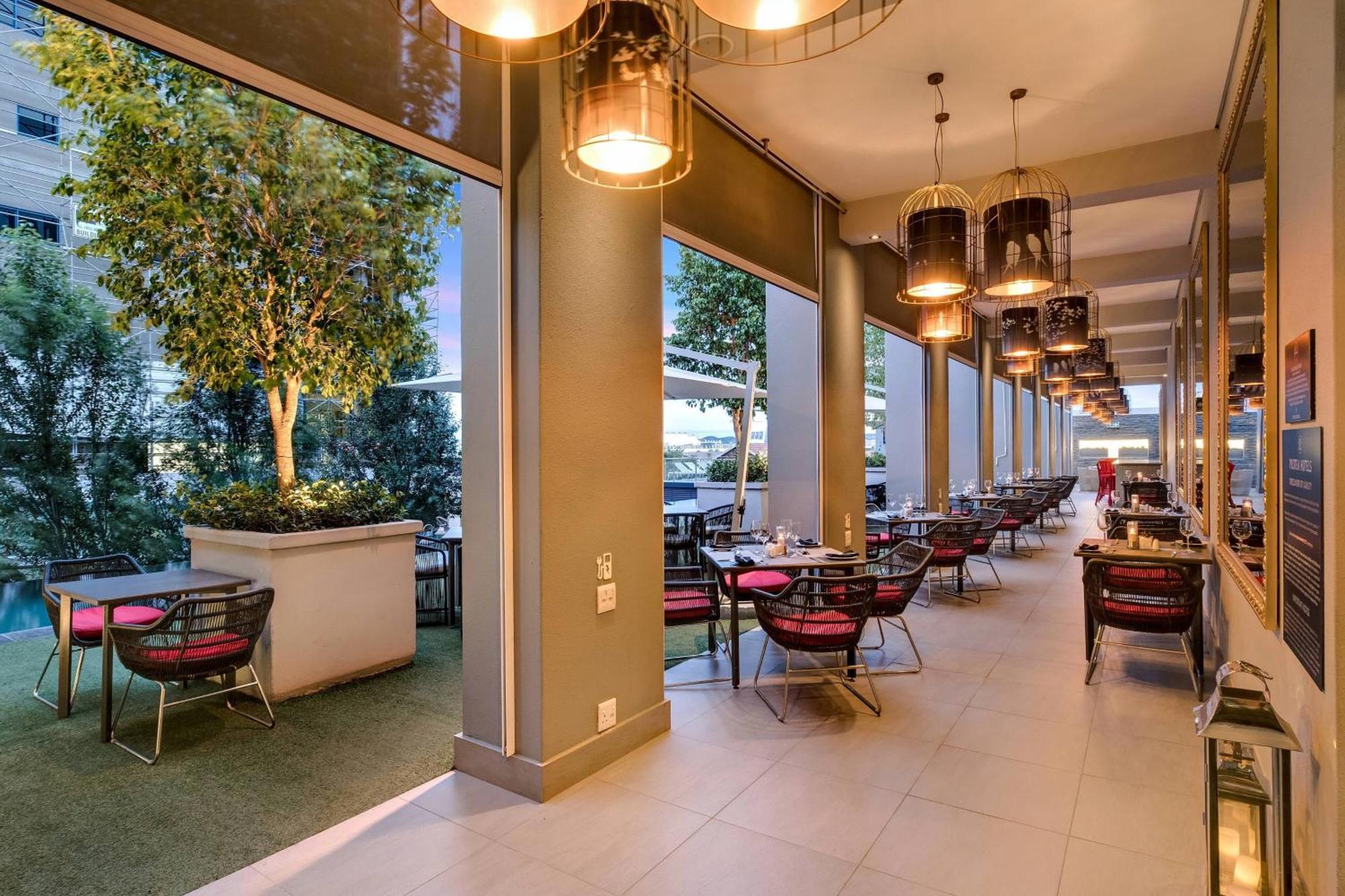 Protea Hotel Fire & Ice! By Marriott Pretoria Menlyn Kültér fotó